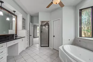 2 Hickory Shadows Dr, Houston, TX 77055 - Photo 34