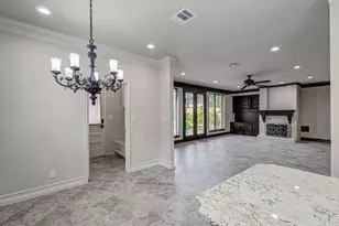 2 Hickory Shadows Dr, Houston, TX 77055 - Photo 28