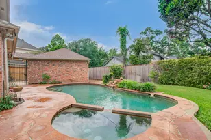 2 Hickory Shadows Dr, Houston, TX 77055 - Photo 46