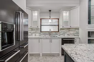 2 Hickory Shadows Dr, Houston, TX 77055 - Photo 26