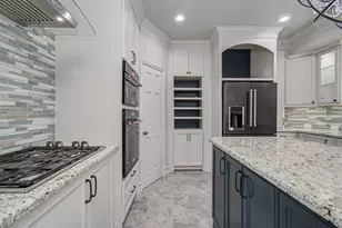 2 Hickory Shadows Dr, Houston, TX 77055 - Photo 24