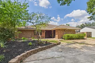 2432 Chimney Rock Rd, Houston, TX 77056 - Photo 1