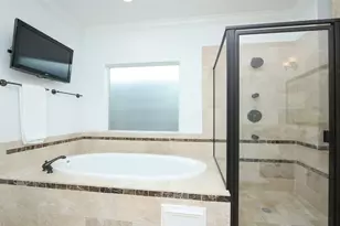 1330 W 25th St, Houston, TX 77008 - Photo 24