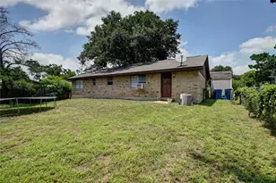 921 E 3rd St, Bellville, TX 77418 - Photo 4