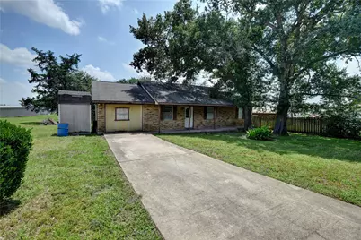 921 E 3rd Street, Bellville, TX 77418 - Photo 2
