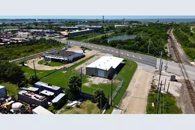 8017 Harborside Drive, Galveston, TX 77554 - Photo 4