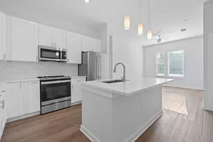 1900 Barton Springs Rd, Austin, TX 78704 - Photo 4