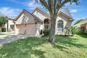 10011 Gil Jr Ln, Houston, TX 77075 - Photo 2
