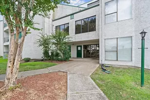 2816 S Bartell Dr, Houston, TX 77054 - Photo 2
