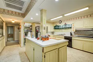 1414 W 9th St, Freeport, TX 77541 - Photo 14