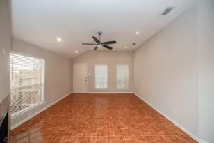 121 Coffee Ln, Lake Jackson, TX 77566 - Photo 4