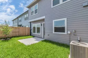 2717 Ruhman Flds Dr, Houston, TX 77008 - Photo 2