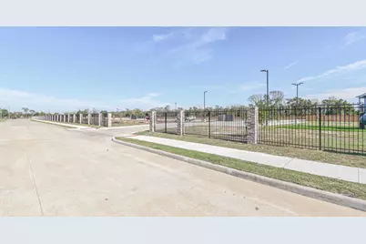 500 Legacy #406, Alvin, TX 77511 - Photo 2