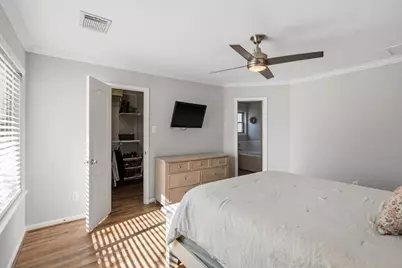 9426 Coatsworth Dr, Sugar Land, TX 77498 - Photo 6