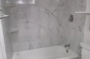 1016 E Tri Oaks Ln Ln, Houston, TX 77043 - Photo 10