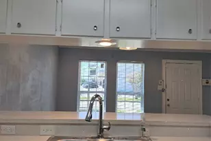 1016 E Tri Oaks Ln Ln, Houston, TX 77043 - Photo 26