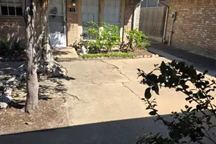 1016 E Tri Oaks Ln Ln, Houston, TX 77043 - Photo 16