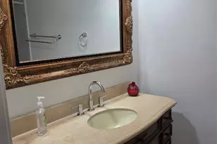 1016 E Tri Oaks Ln Ln, Houston, TX 77043 - Photo 8