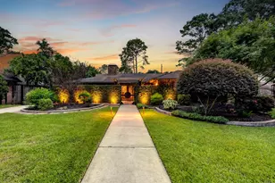 10034 Meadow Lake Ln, Houston, TX 77042 - Photo 1