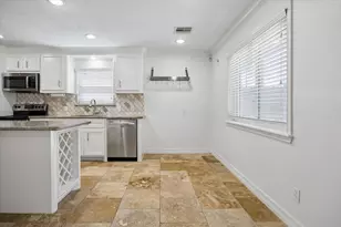 5019 Kinglet St, Houston, TX 77035 - Photo 14