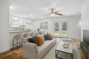 5019 Kinglet St, Houston, TX 77035 - Photo 10