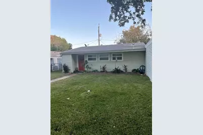 119 Albacore Avenue, Galveston, TX 77550 - Photo 1