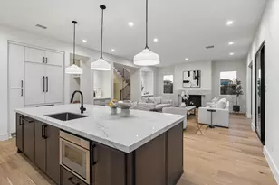 107 E 24th St, Houston, TX 77008 - Photo 10