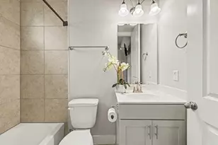 5849 E Post Oak Ln, Houston, TX 77055 - Photo 6