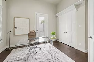 5849 E Post Oak Ln, Houston, TX 77055 - Photo 4