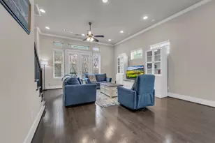 5849 E Post Oak Ln, Houston, TX 77055 - Photo 10