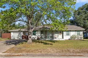 804 Peach St, El Campo, TX 77437 - Photo 1