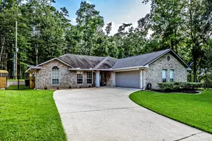 1977 Greentree Dr, Huntsville, TX 77340 - Photo 1