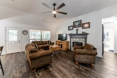 1977 Greentree Drive, Huntsville, TX 77340 - Photo 6