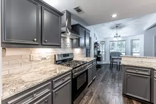 1977 Greentree Dr, Huntsville, TX 77340 - Photo 14