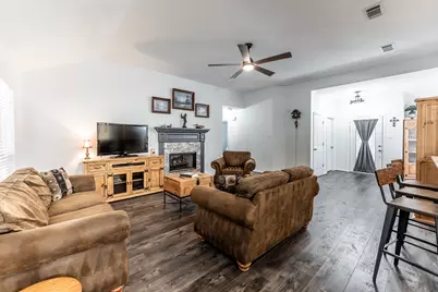 1977 Greentree Drive, Huntsville, TX 77340 - Photo 8