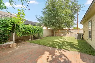1613 Saulnier St, Houston, TX 77019 - Photo 26