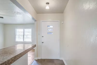 2206 15th Avenue N, Texas City, TX 77590 - Photo 2