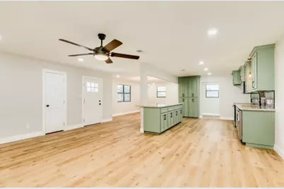 210 Cactus, Oyster Creek, TX 77541 - Photo 4