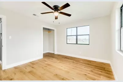 210 Cactus, Oyster Creek, TX 77541 - Photo 12