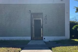 800 N San Jacinto, Conroe, TX 77301 - Photo 2
