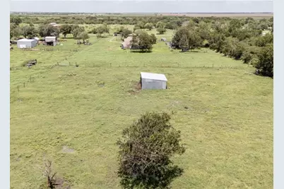 503 Rabbit Run Rd, Victoria, TX 77905 - Photo 4