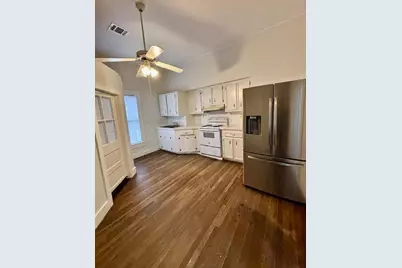 210 E Phillips Street, Conroe, TX 77301 - Photo 10