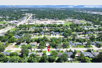 5738 Kenilwood Drive, Houston, TX 77033 - Photo 8