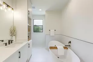 5843 Outer Banks St, Houston, TX 77091 - Photo 16