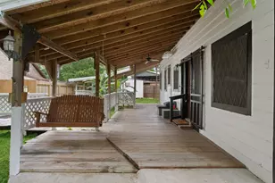 304 Sunrise Dr, Livingston, TX 77351 - Photo 2