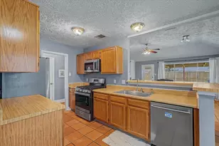 742 Sugar Hill Dr, La Porte, TX 77571 - Photo 12