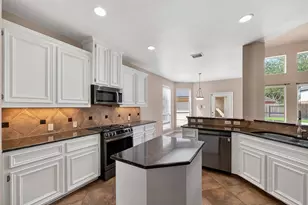 521 Opal Sky Ct, League City, TX 77573 - Photo 2