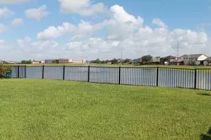 302 Lake Line Dr, Alvin, TX 77511 - Photo 22