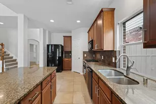22 Frontera Cir, The Woodlands, TX 77382 - Photo 18