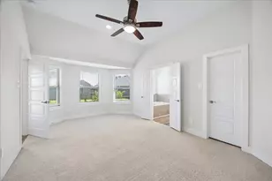 9830 N Goshawk Trl, Conroe, TX 77385 - Photo 4